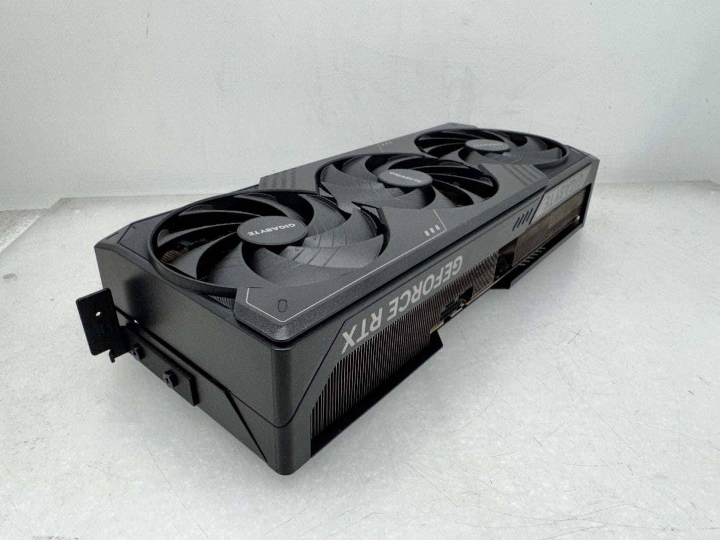 GIGABYTE GeForce RTX 5090 WINDFORCE OC 32GB GDDR7 GV-N5090WF3OC *READ*