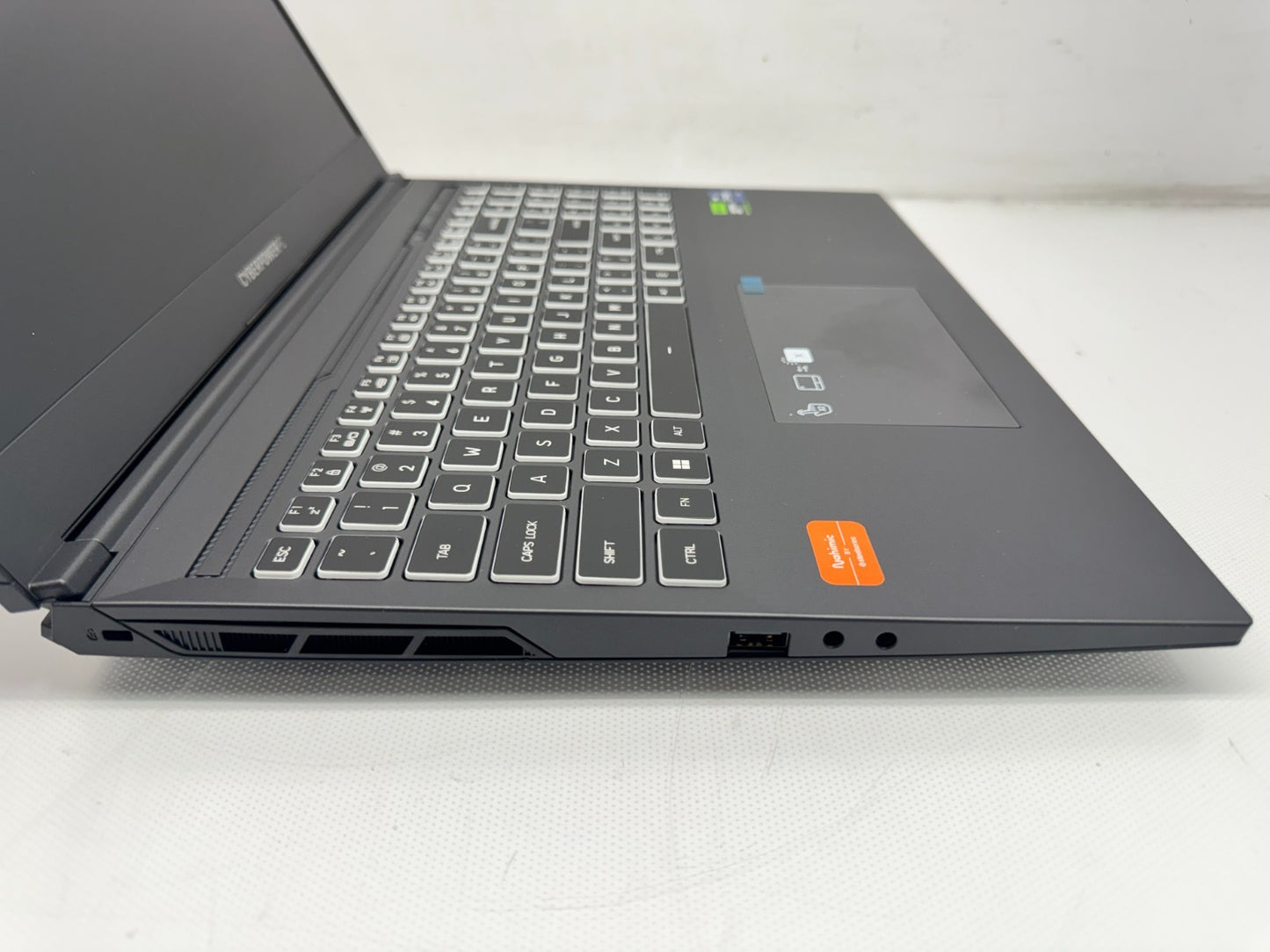 Cyberpower Tracer VI GM6PQ0Q Intel i9-12900HX 32G 1TB RTX 4060 Win11 NoAC *READ*