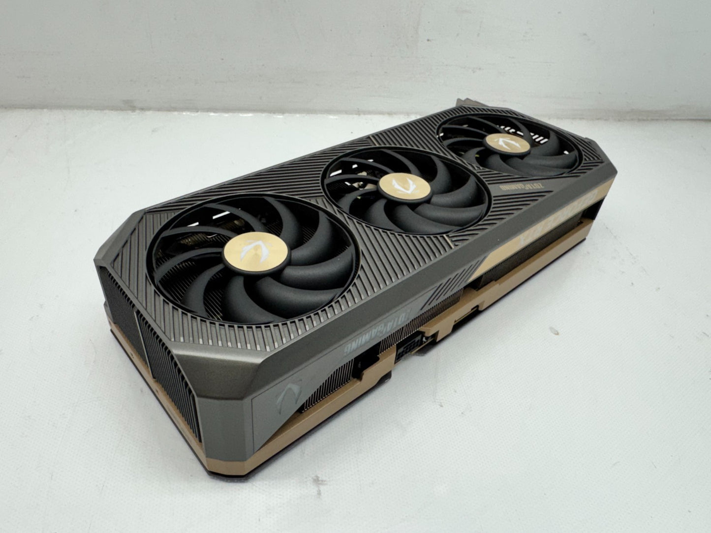 ZOTAC GeForce RTX 5080 SOLID OC 16GB GDDR7 GPU ZT-B50800J-10P