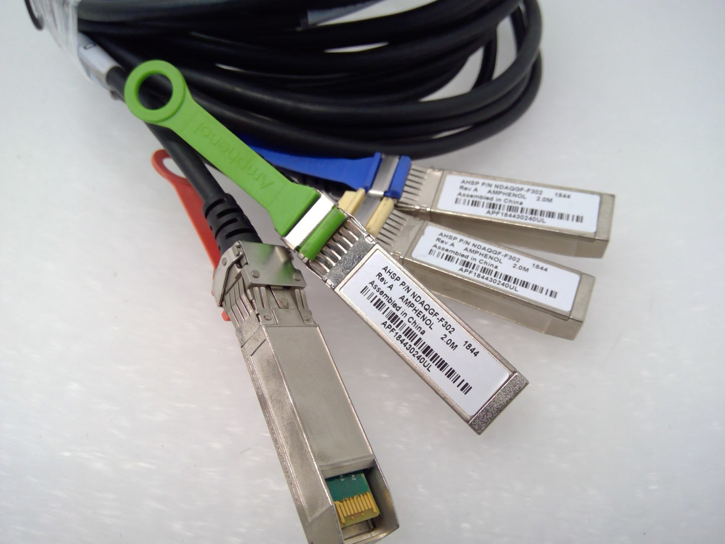 Amphenol 100G QSFP28 to 4x 25G SFP28 DAC Breakout Cable 2m 30AWG NDAQGF-F302
