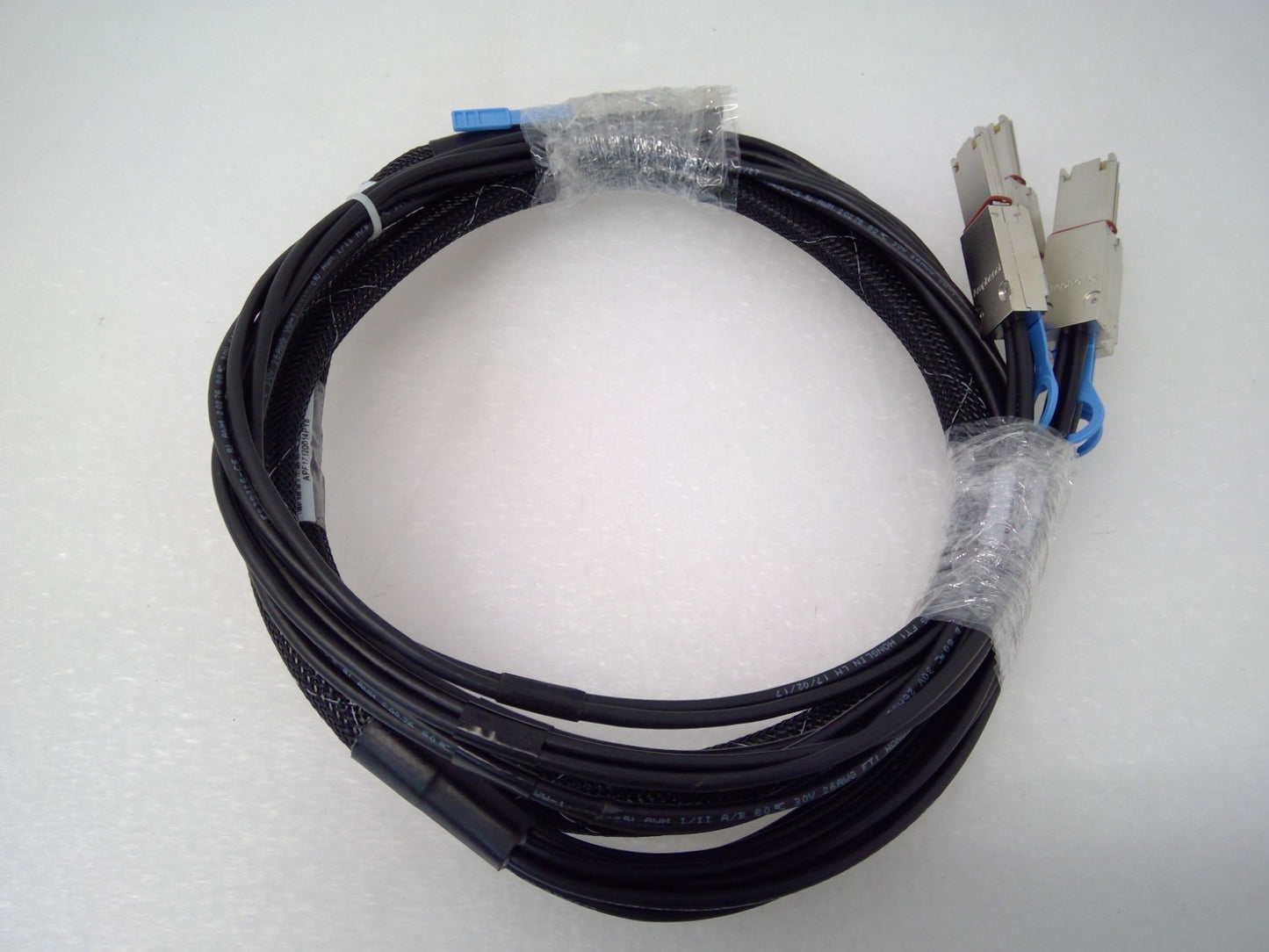 HP 814228-001 External Mini-SAS HD SFF-8644 to 4X SFF-8088 1 TO 4 Cable 2M