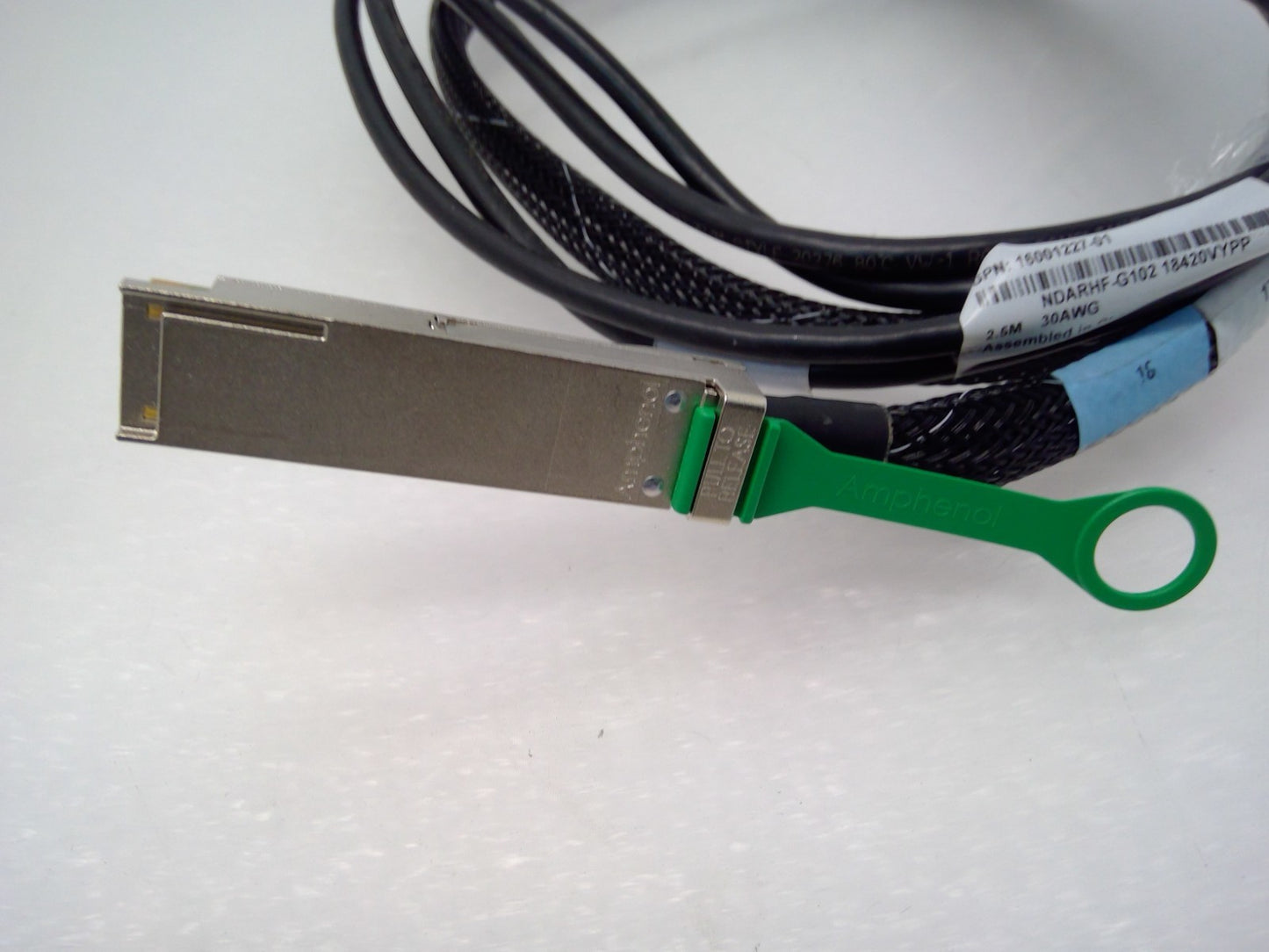 Amphenol NDARHF-G102 100G QSFP28 to 2x 50G QSFP28 DAC Splitter Cable 2.5m 30AWG