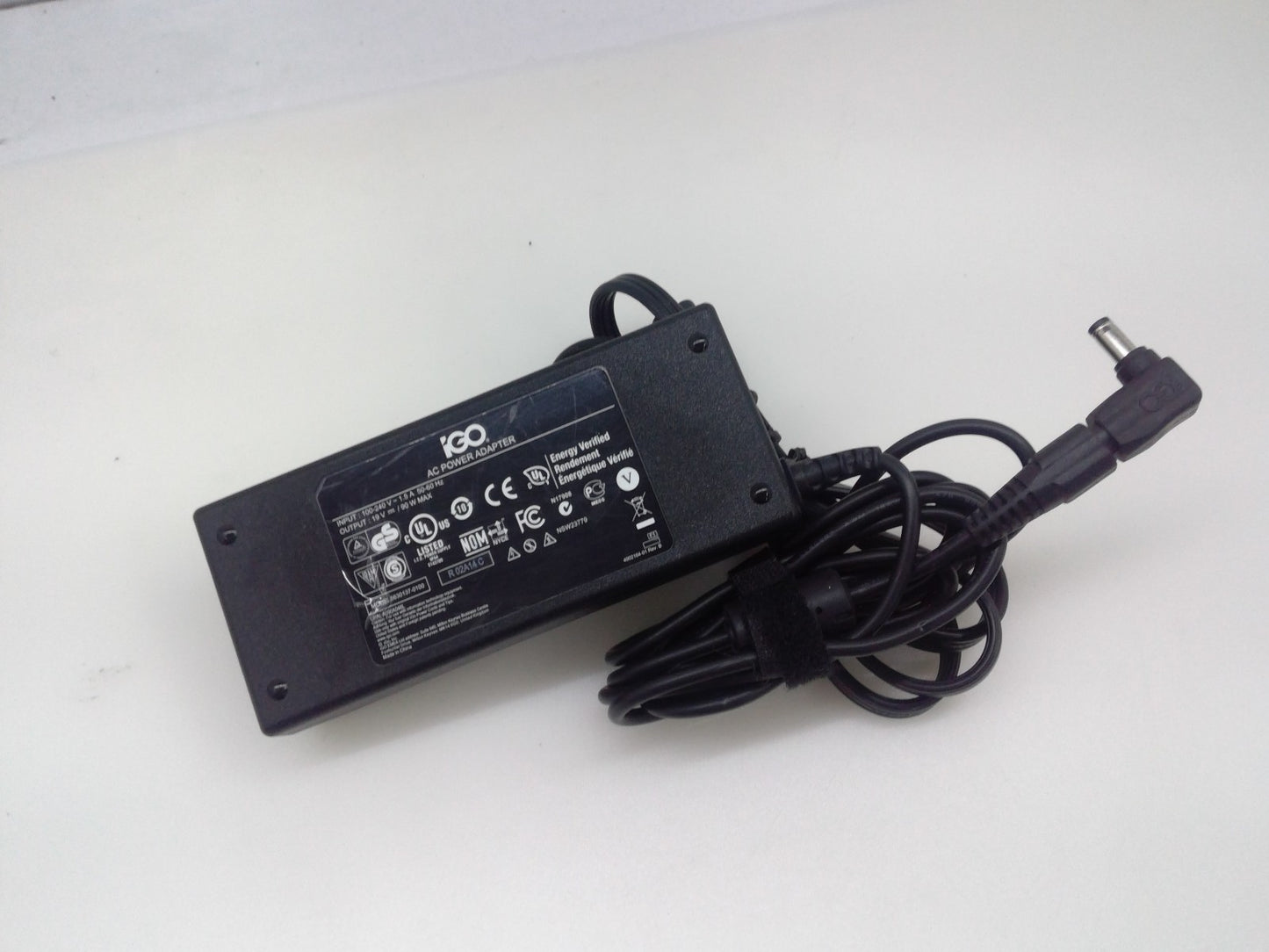 iGo AC Adapter Power Supply (6630137-0100) 19V 90W 1.5A 50-60Hz W/Tip 5.5*2.5mm