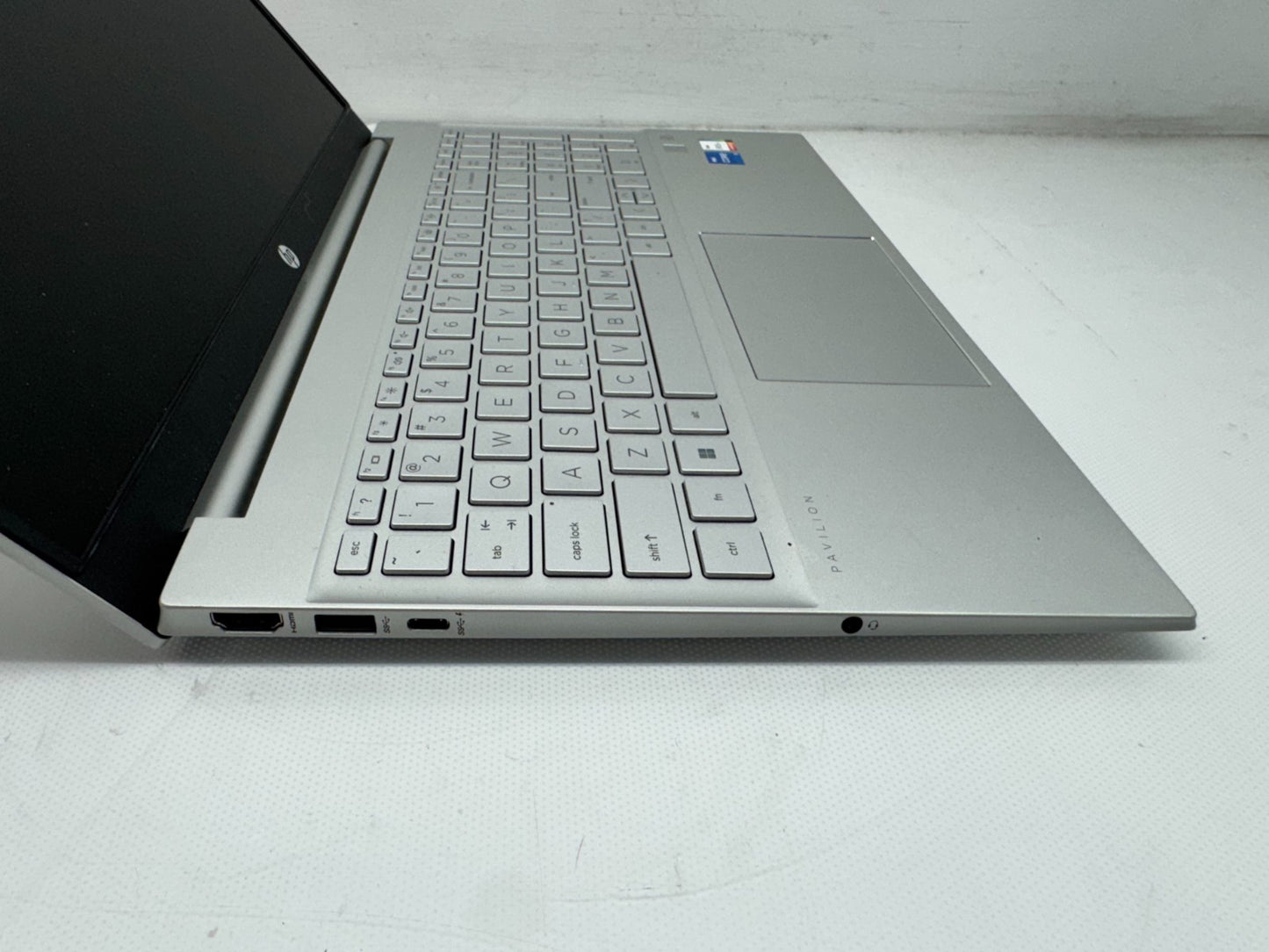 HP Pavilion 15-eg3000 i5-1335U@1.3GHz 16G 256 SSD Windows 11 W/AC