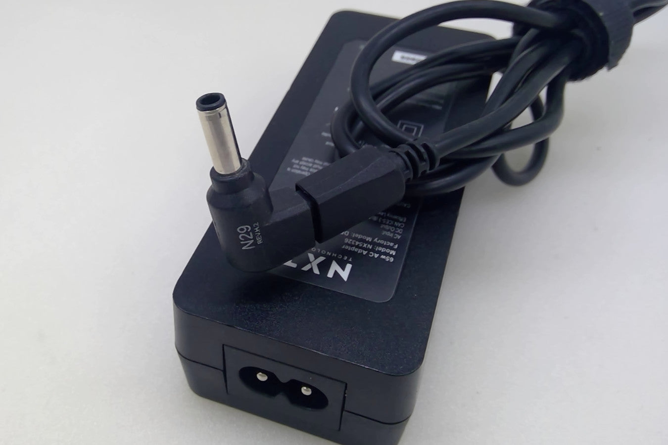 NXT Technologies NX54326 65W 19V 3.42A Universal Laptop AC Power Adapter