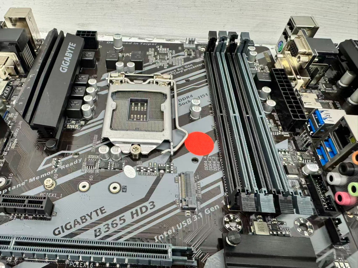 *For Parts* 1x GIGABYTE B650M C V3 / 2x GIGABYTE B365 HD3 MIX *NOT WORKING*