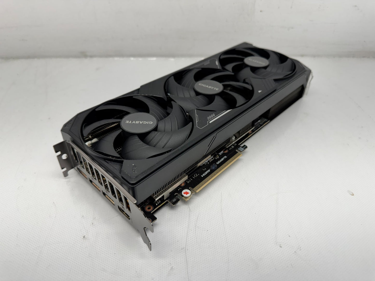 GIGABYTE GeForce RTX 5080 16GB GDDR7 GV-N5080WF3OC-16GD *READ*