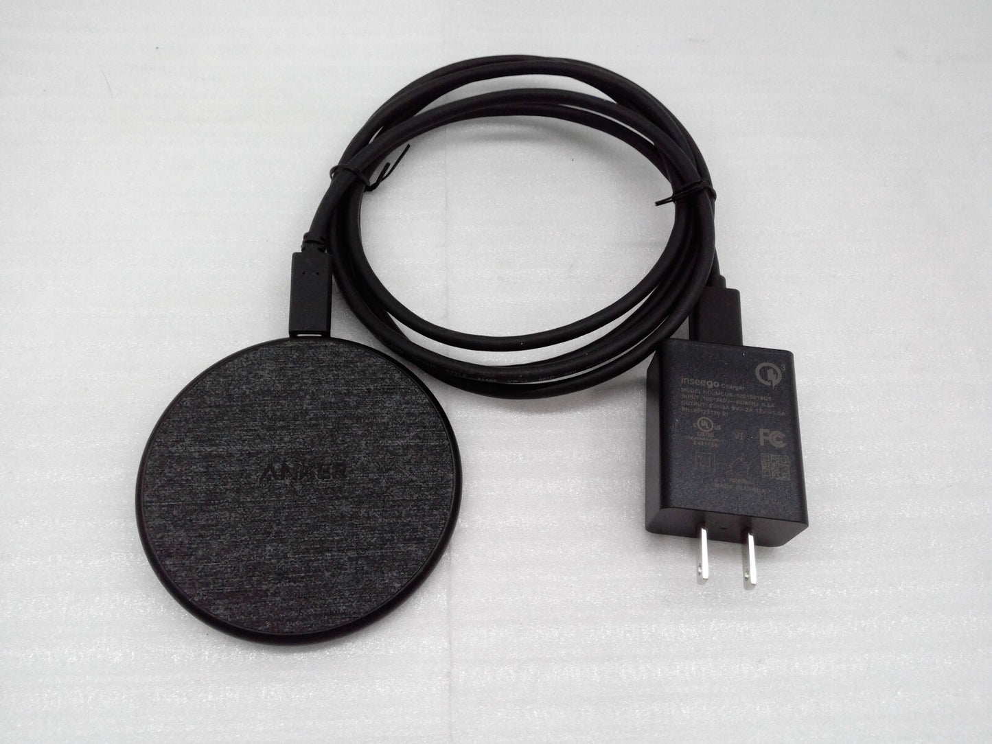 Anker 318 Ultra Slim Qi Wireless Charging Pad (10W) with (4-Ft) Cable + Charger