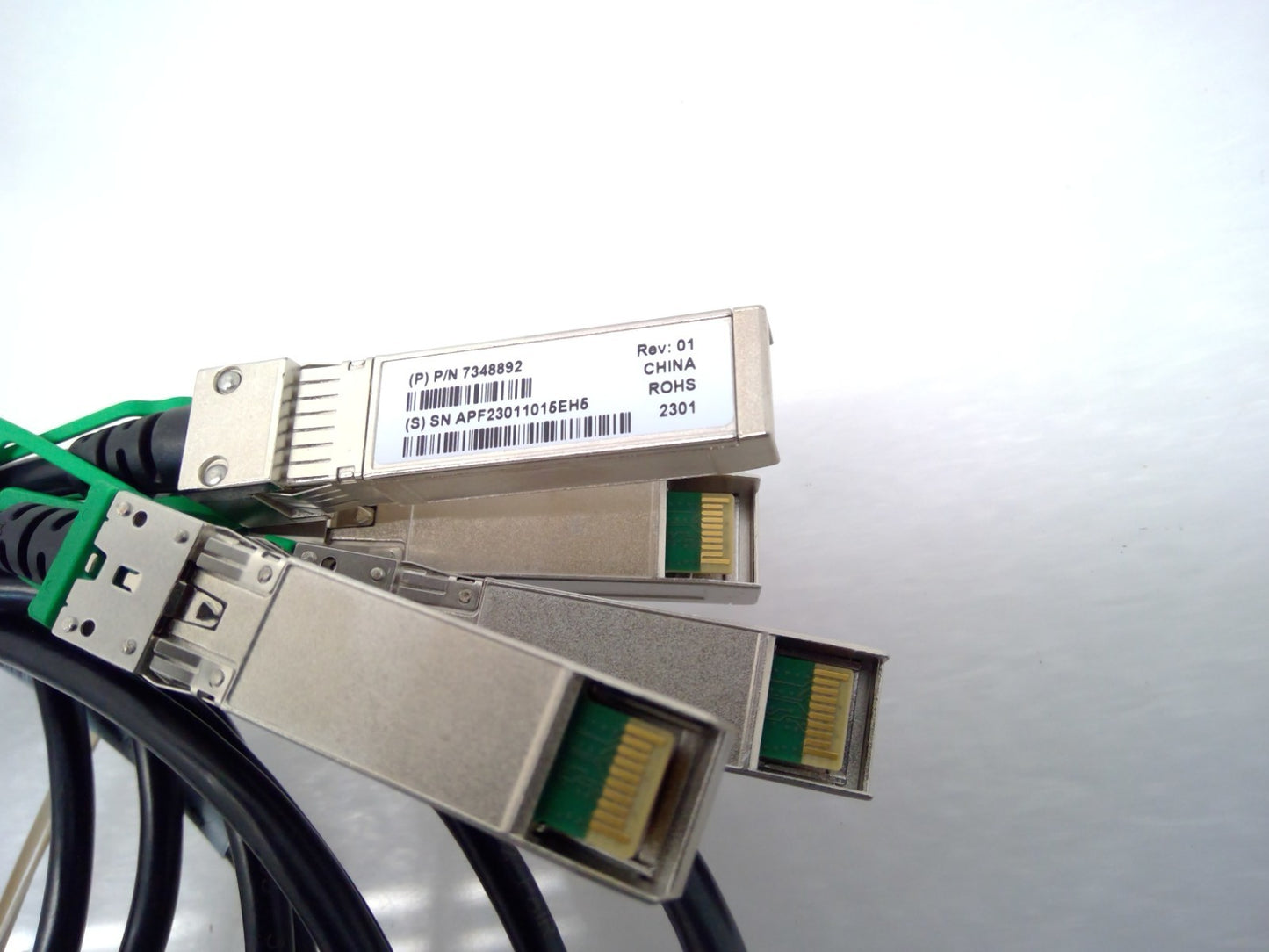 Amphenol 100G QSFP28 TO 4X25G SFP28 DAC BREAKOUT Cable 3M 7348892 NDAQGF-O101