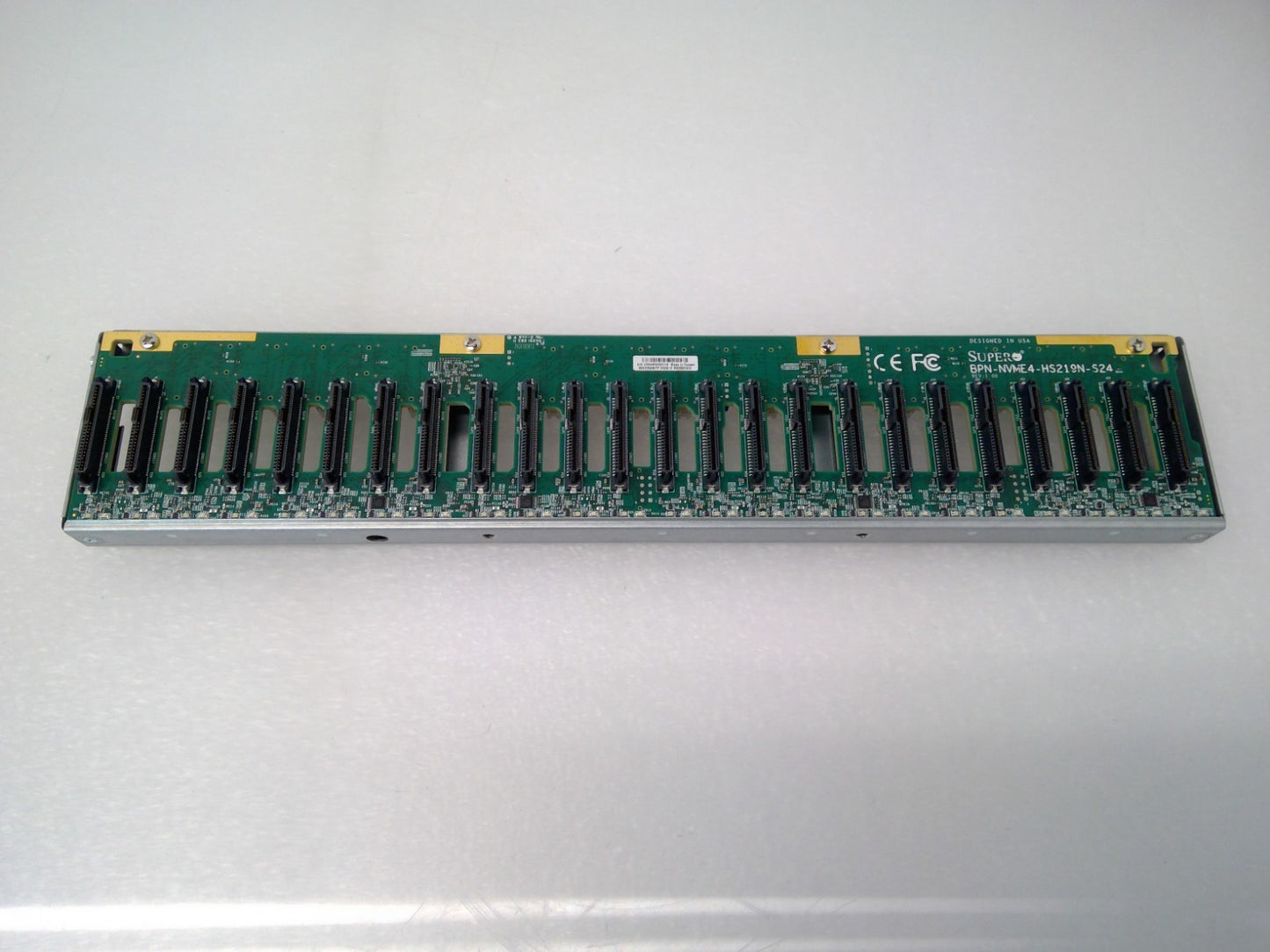 Supermicro BPN-NVME4-HS219N-S24 2U 24-slot 2.5" NVMe/SAS/SATA