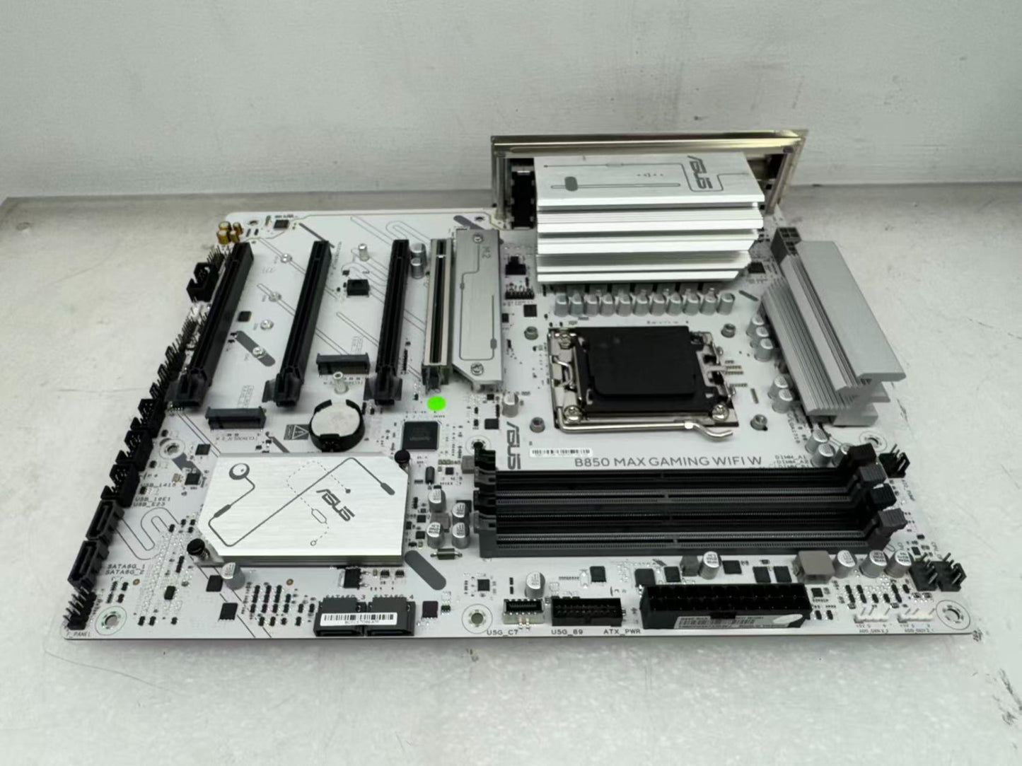 ASUS B850 MAX GAMING WIFI White AMD Socket AM5 DDR5 ATX Motherboard *READ*