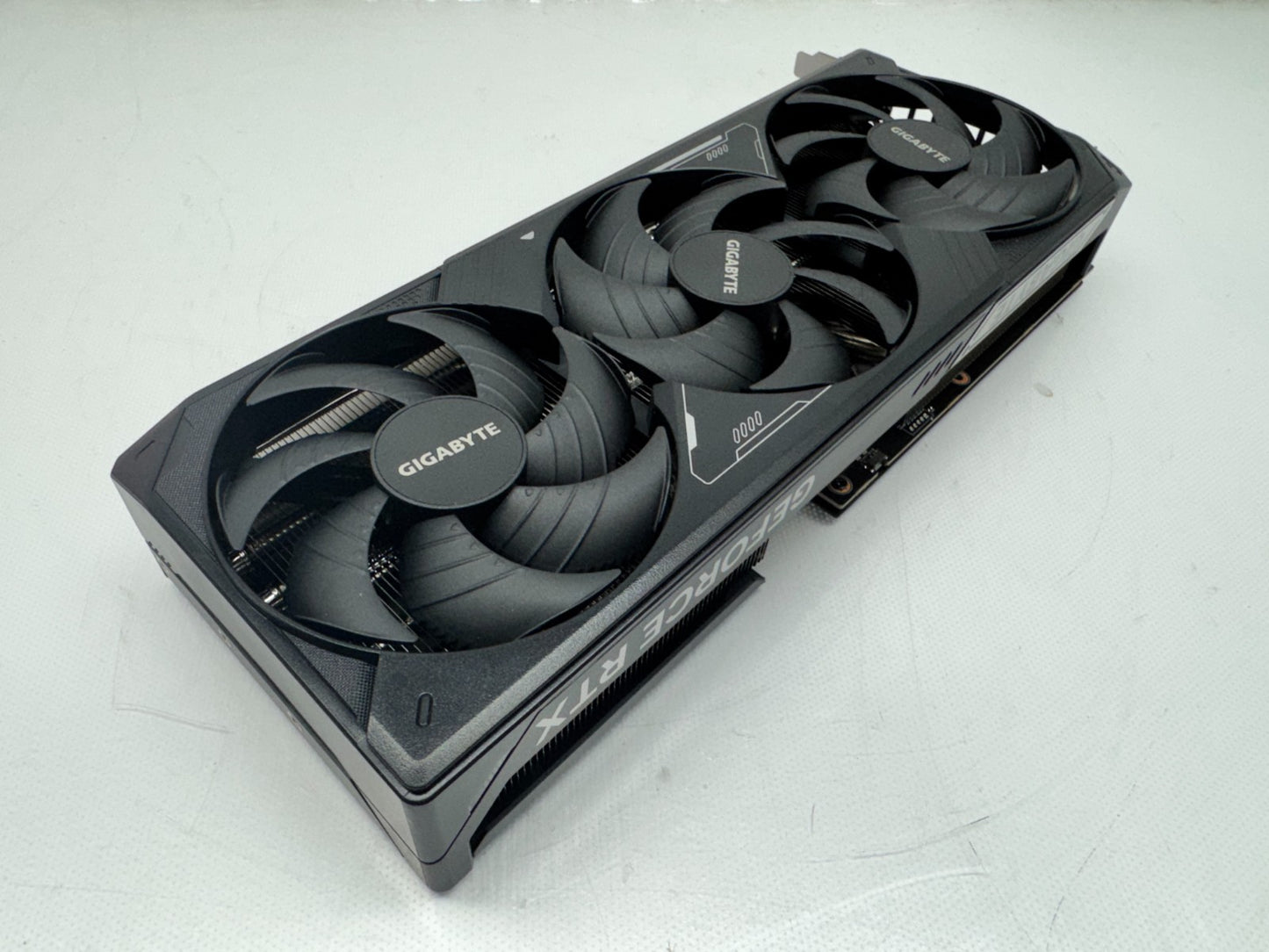 GIGABYTE GeForce RTX 5080 16GB GDDR7 GV-N5080WF3OC-16GD