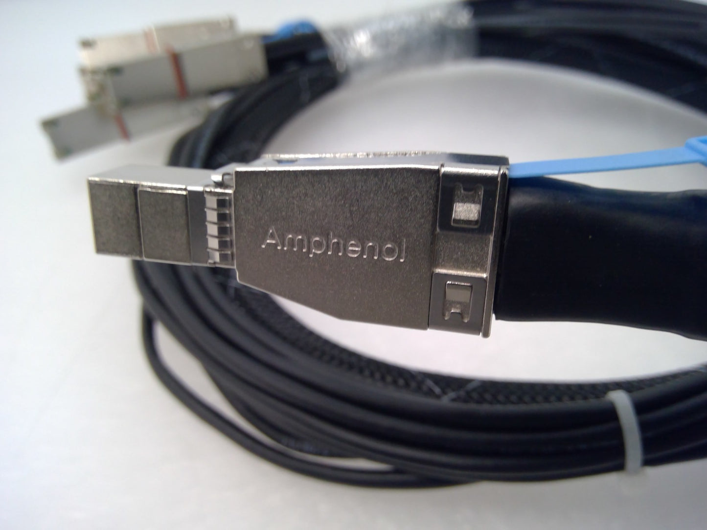 HP 814228-001 External Mini-SAS HD SFF-8644 to 4X SFF-8088 1 TO 4 Cable 2M