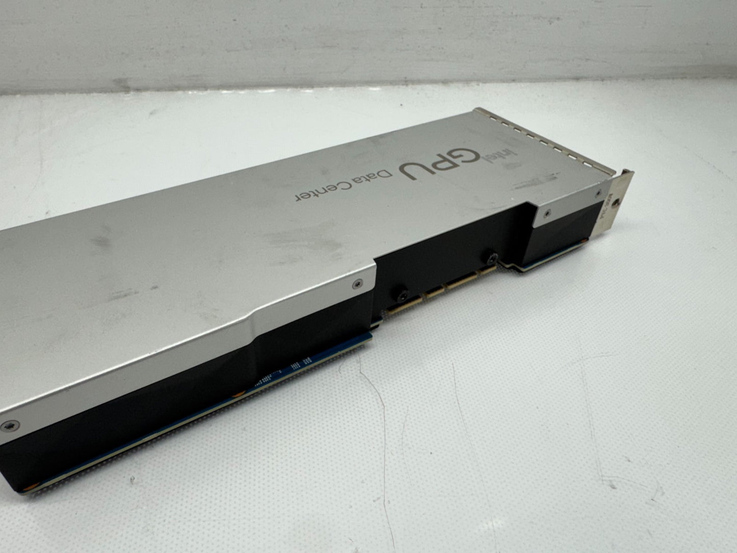 Intel Data Center Max 1100 48GB HBM2e 300W PCIe5 x16 GPU M50151-306
