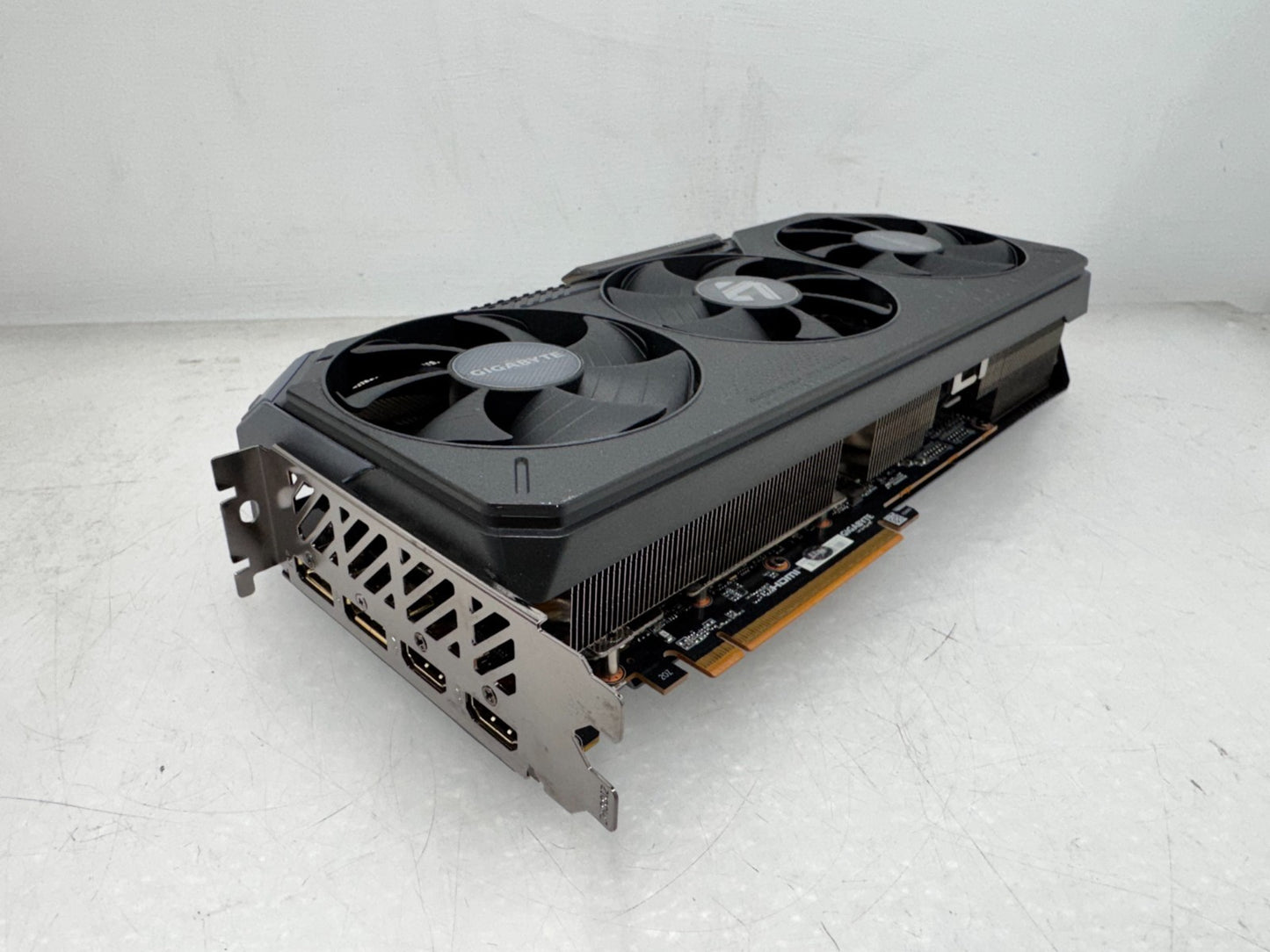 GIGABYTE Radeon RX 9070 XT GAMING OC 16G GDDR6 Graphics GV-R9070XTGAMING OC-16GD