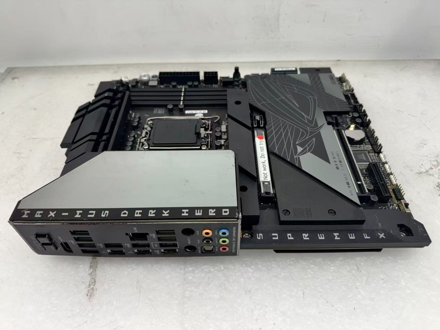 Asus ROG MAXIMUS Z790 Dark HERO Missing WIFI One PCIE slot is not working