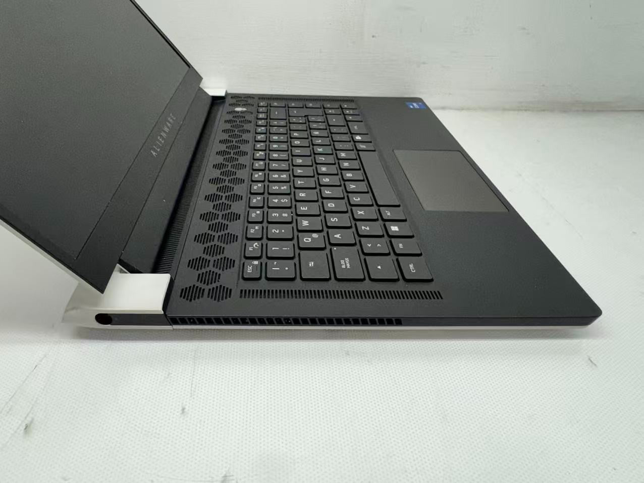 Dell Alienware x15 R1 15.6" Intel i7-11800H@2.3GHz 16GB 512GB RTX 3060 W/AC READ