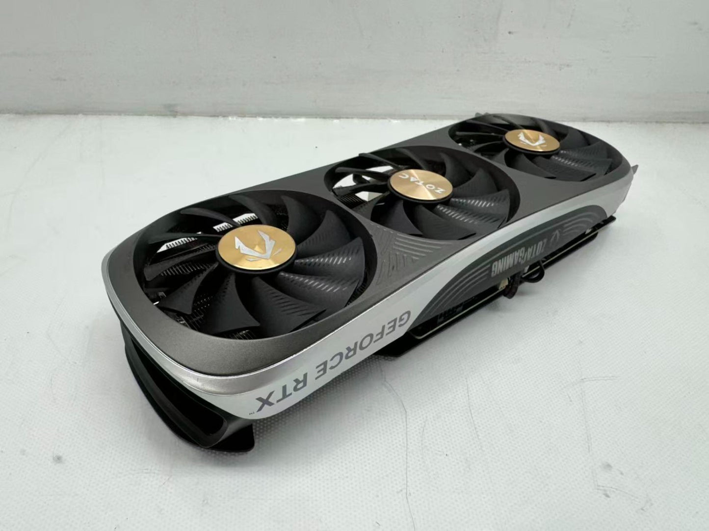 ZOTAC GAMING GeForce RTX 4070 Ti Super Trinity OC White Edition 16GB GDDR6X