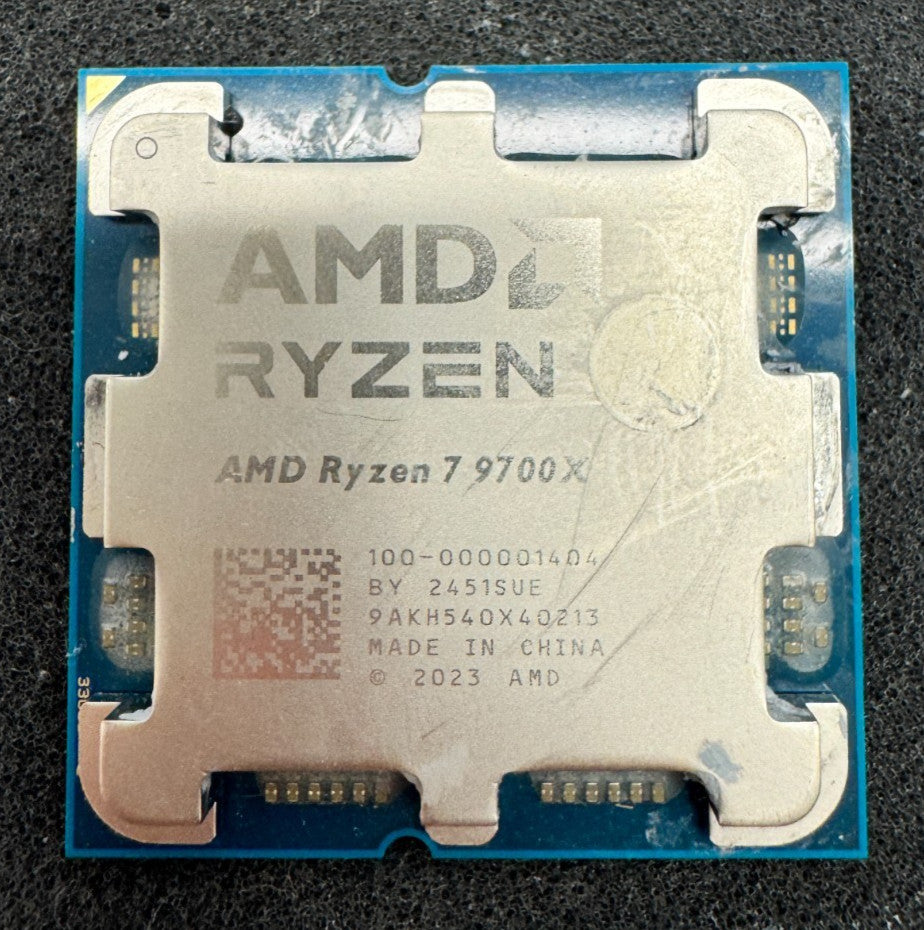 AMD Ryzen 7 9700X Desktop Processor 3.8 GHz, 8-Core, 16-Thread Socket AM5 *READ*