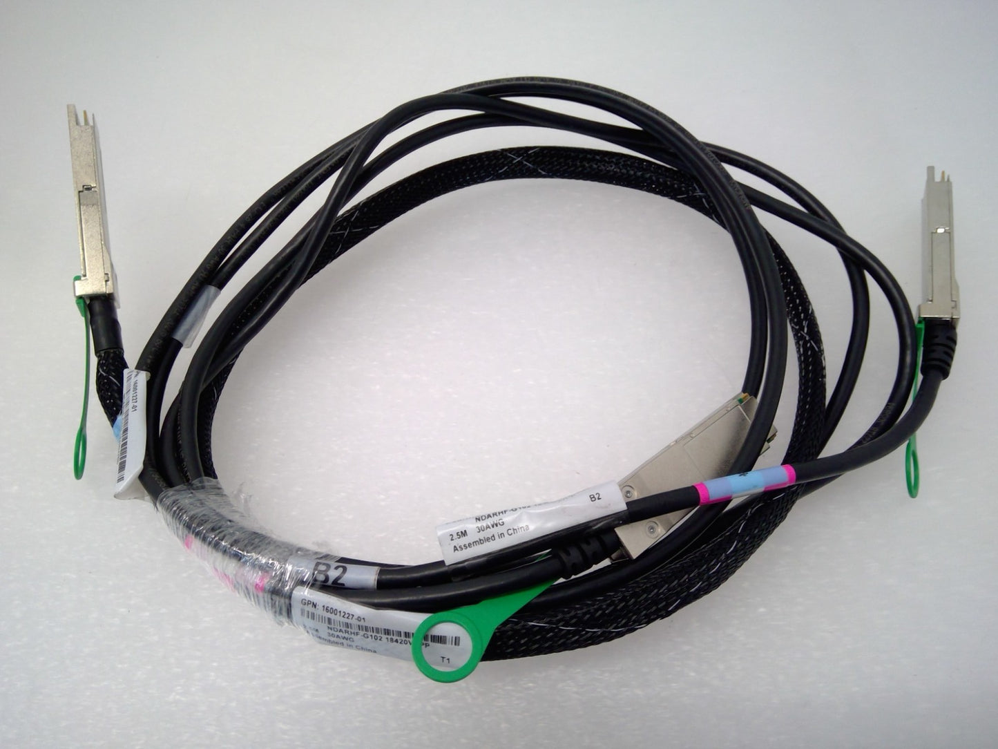 Amphenol NDARHF-G102 100G QSFP28 to 2x 50G QSFP28 DAC Splitter Cable 2.5m 30AWG