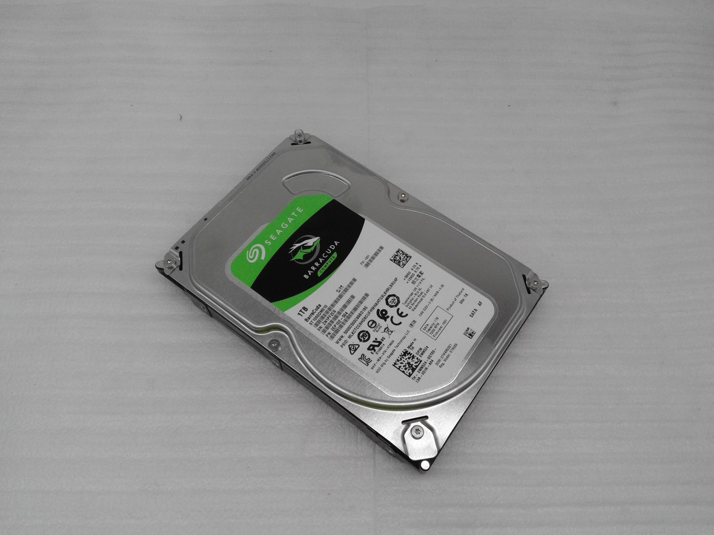 Seagate Barrzcuda ST1000DM010/ 1TB 3.5" 6Gb/s  5400 RPM  SATA Hard Drive