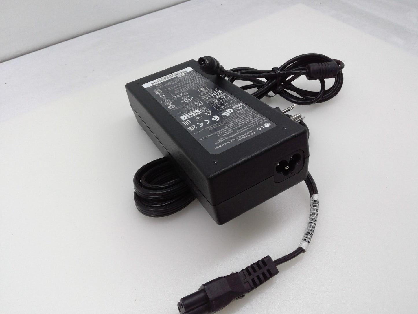 Original LG 19V 7.37A  A16-140P1A REV:1.7 AC Adapter for LG 27UL850  Monitor