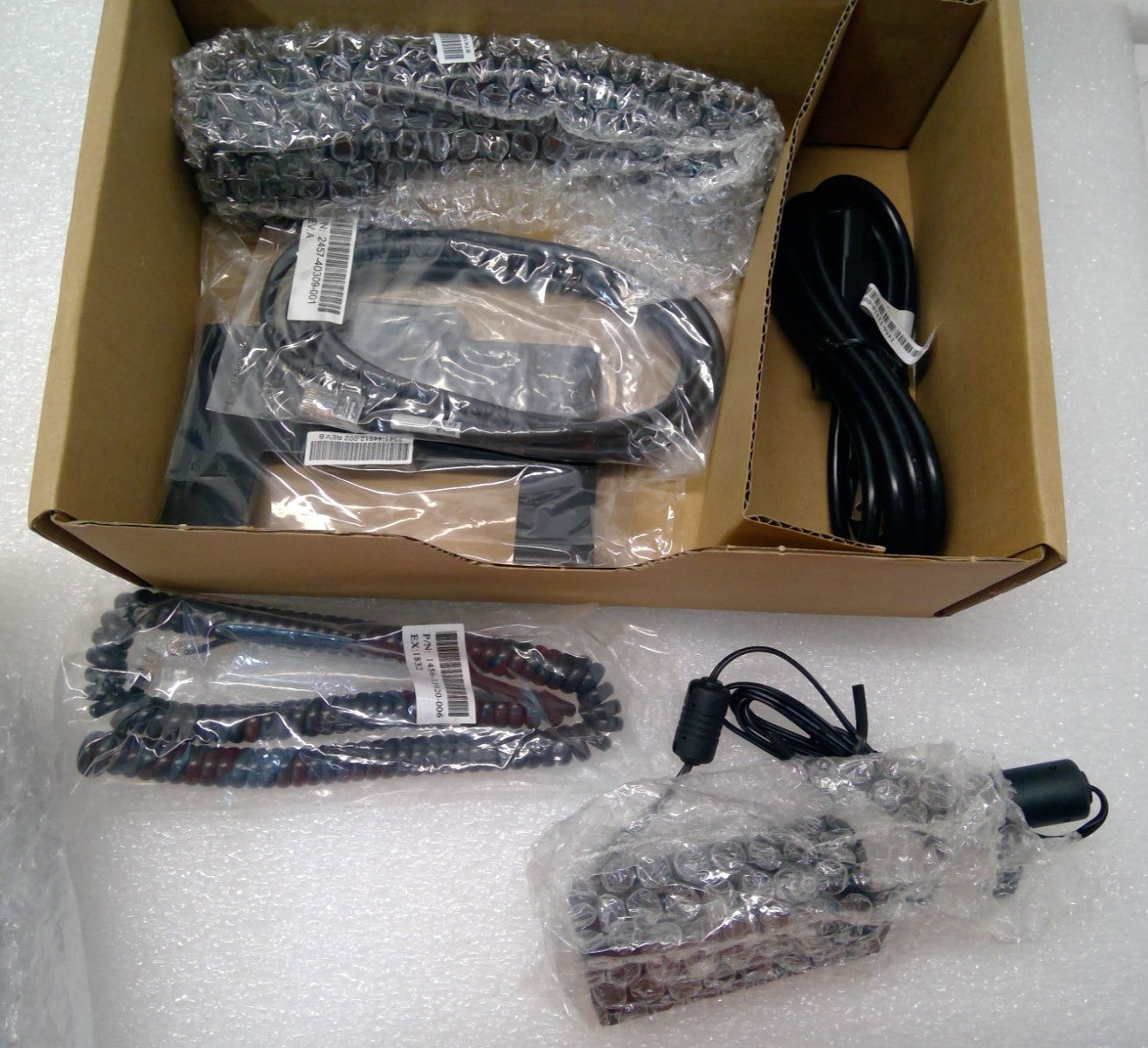 OPEN BOX  Polycom VVX 501 Desktop Phone 2200-48500-001