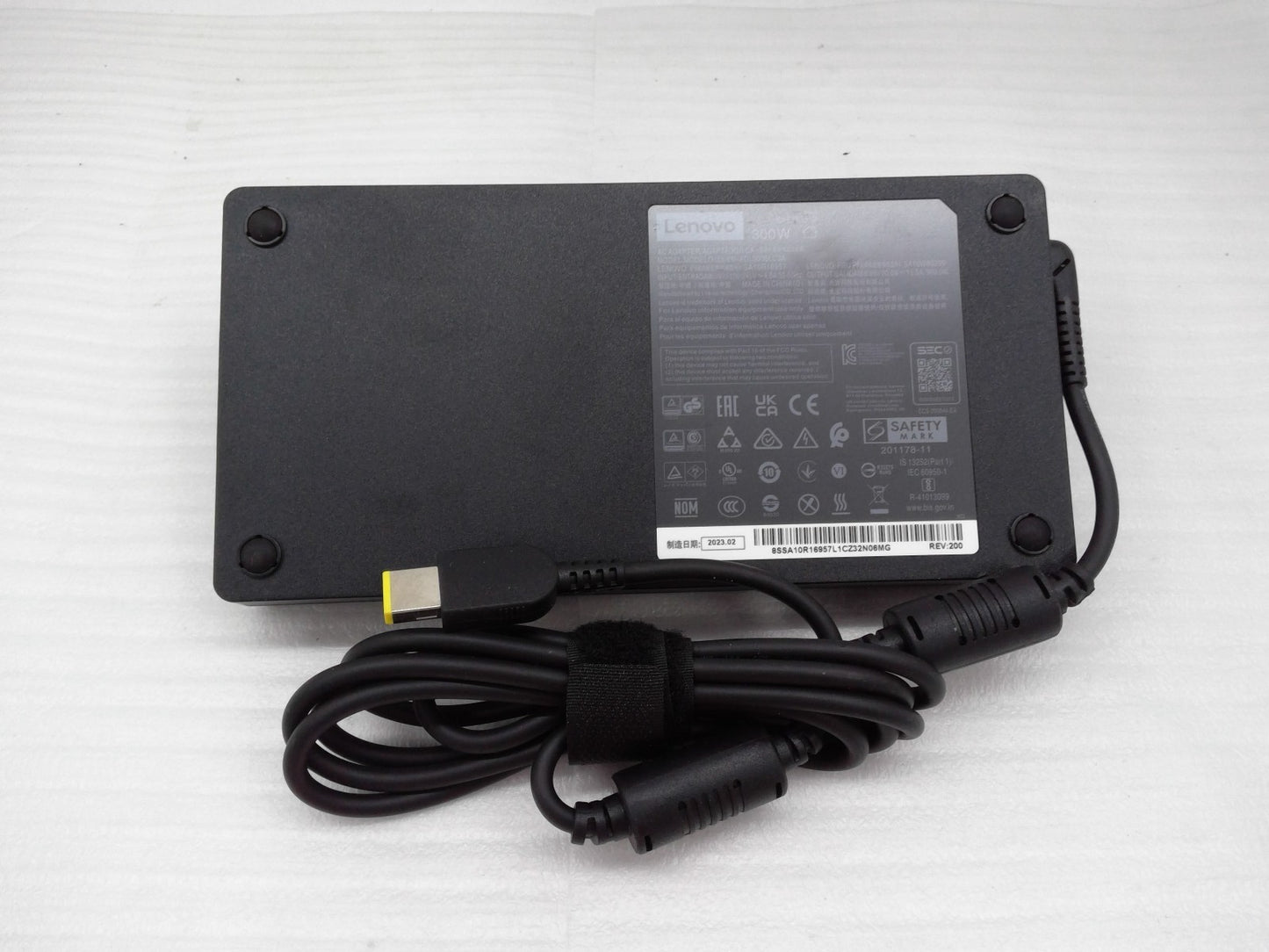 Original Netzteil Lenovo ADL300SDC3A ADL300SLC3A Stromkabel 300W 20V Ac Adapter