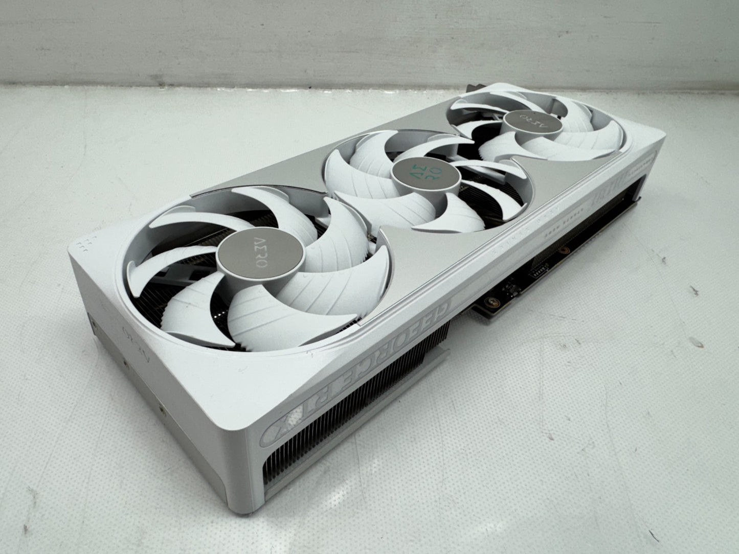 GIGABYTE GeForce RTX 5080 AERO OC 16G GDDR7 GV-N5080AERO OC-16GD