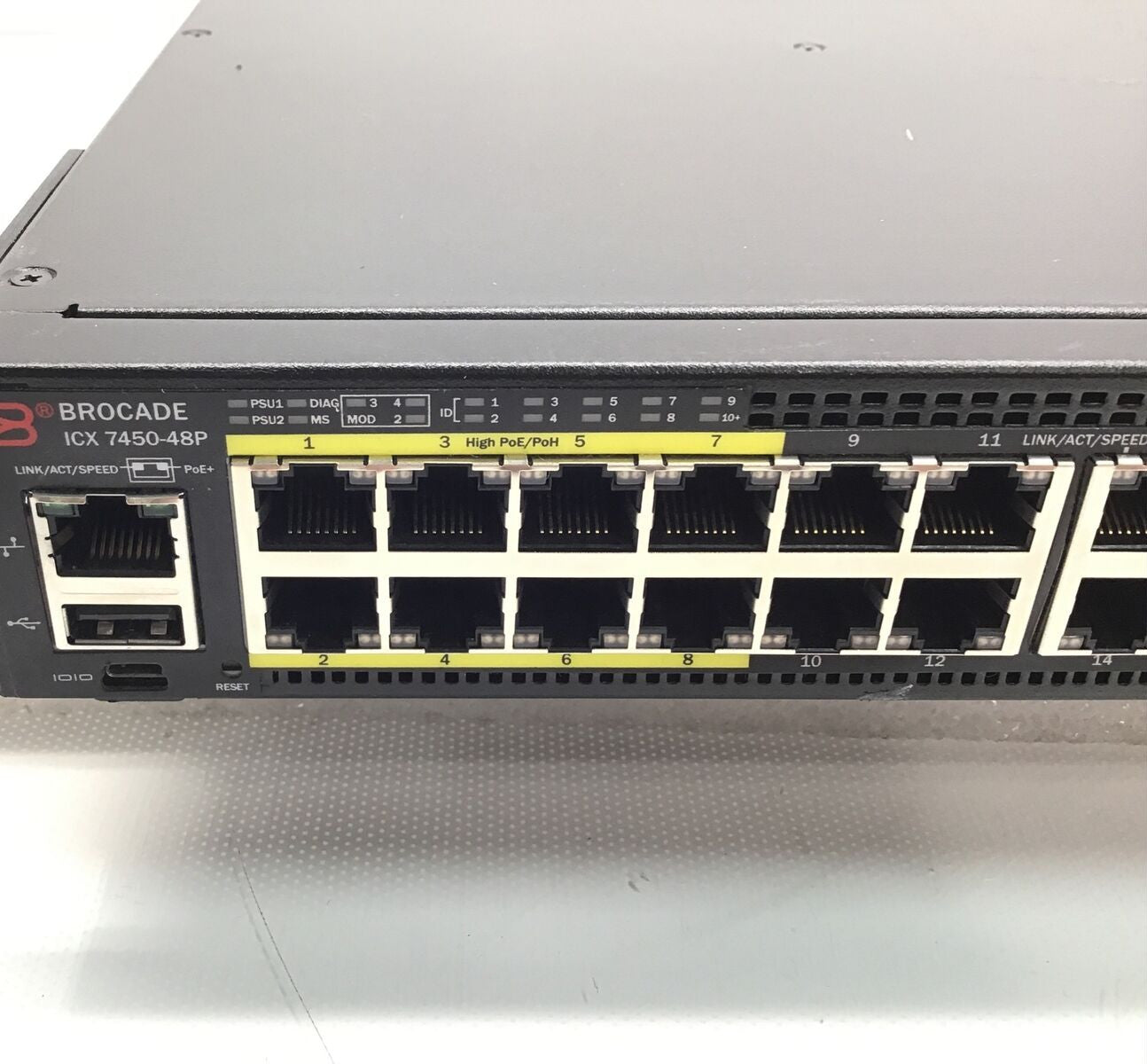 Brocade Ruckus ICX 7450-48P 48 Port PoE+ Switch + ICX7400-4X10GF + 2x 40G