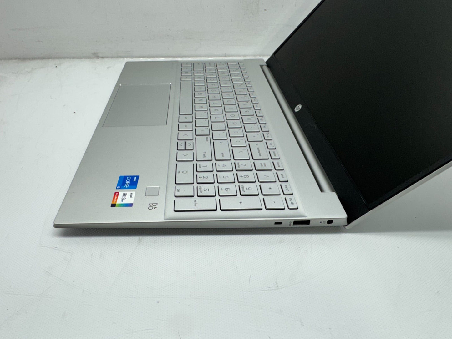 HP Pavilion 15-eg3000 i5-1335U@1.3GHz 16G 256 SSD Windows 11 W/AC