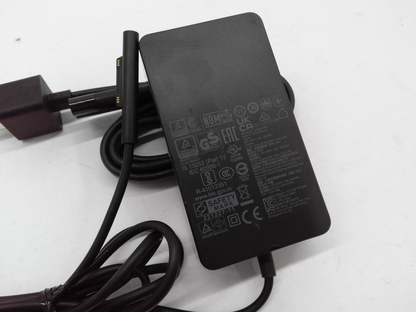 Genuine 60W Microsoft Model 2062 AC Power Adapter Free Shipping
