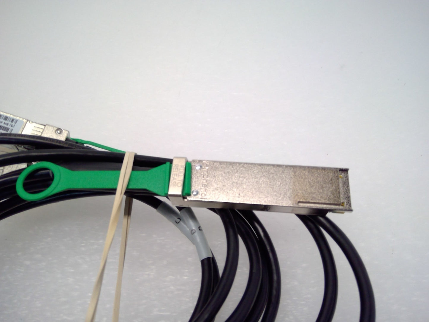 Amphenol 100G QSFP28 TO 4X25G SFP28 DAC BREAKOUT Cable 3M 7348892 NDAQGF-O101