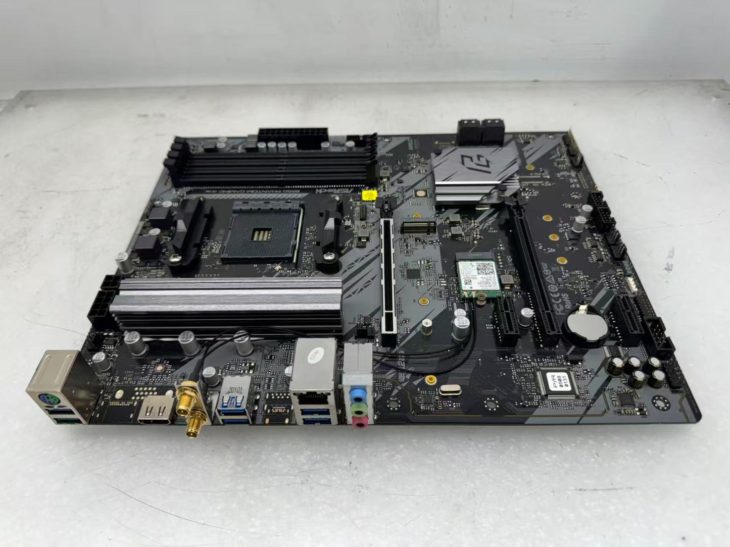 ASRock B550 Phantom GAMING 4/ac Motherboard AMD AM4 DDR4