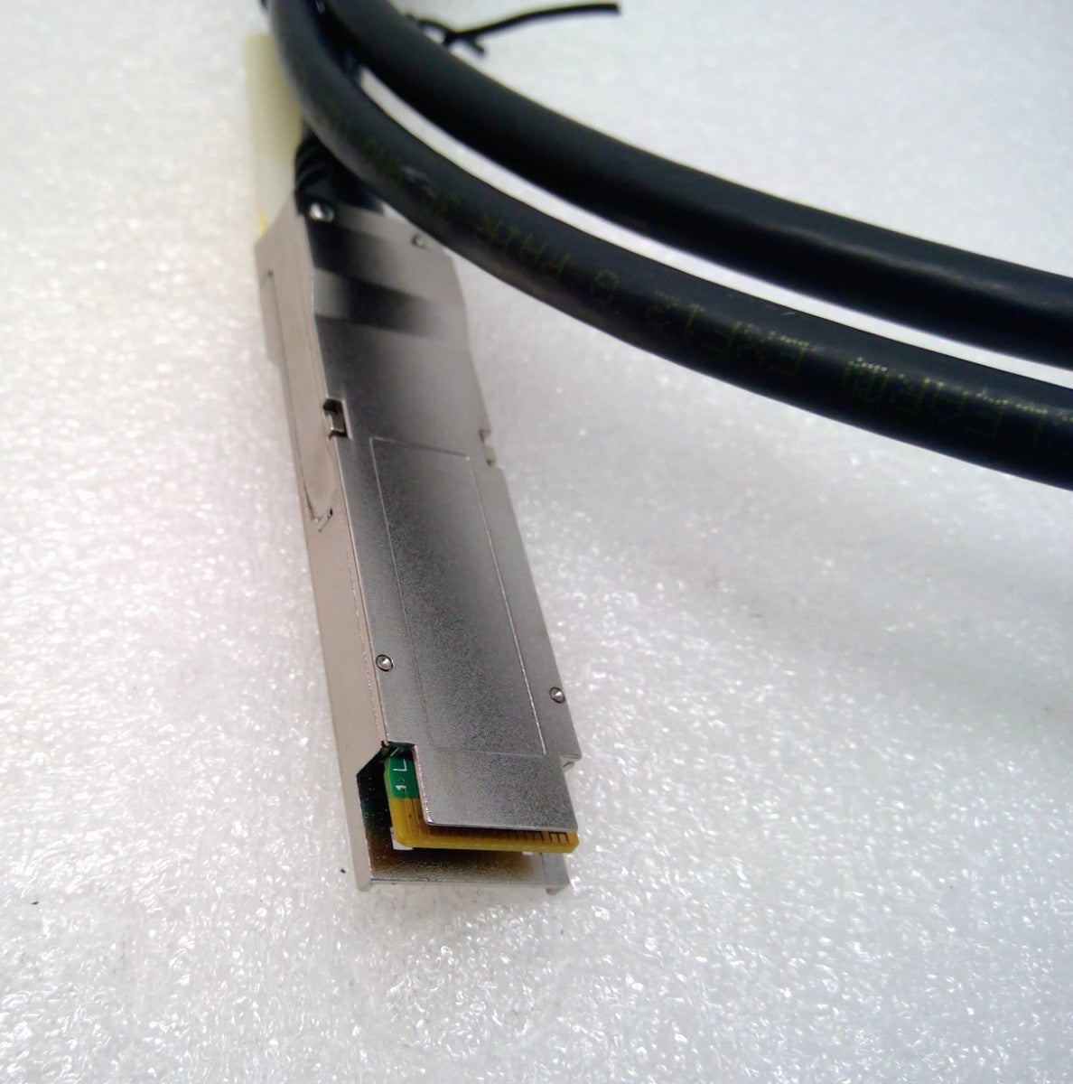 Amphenol FCI 2M 30 AWG DAC QSFP+ passive copper cable assembly 10093084-2020HFLF