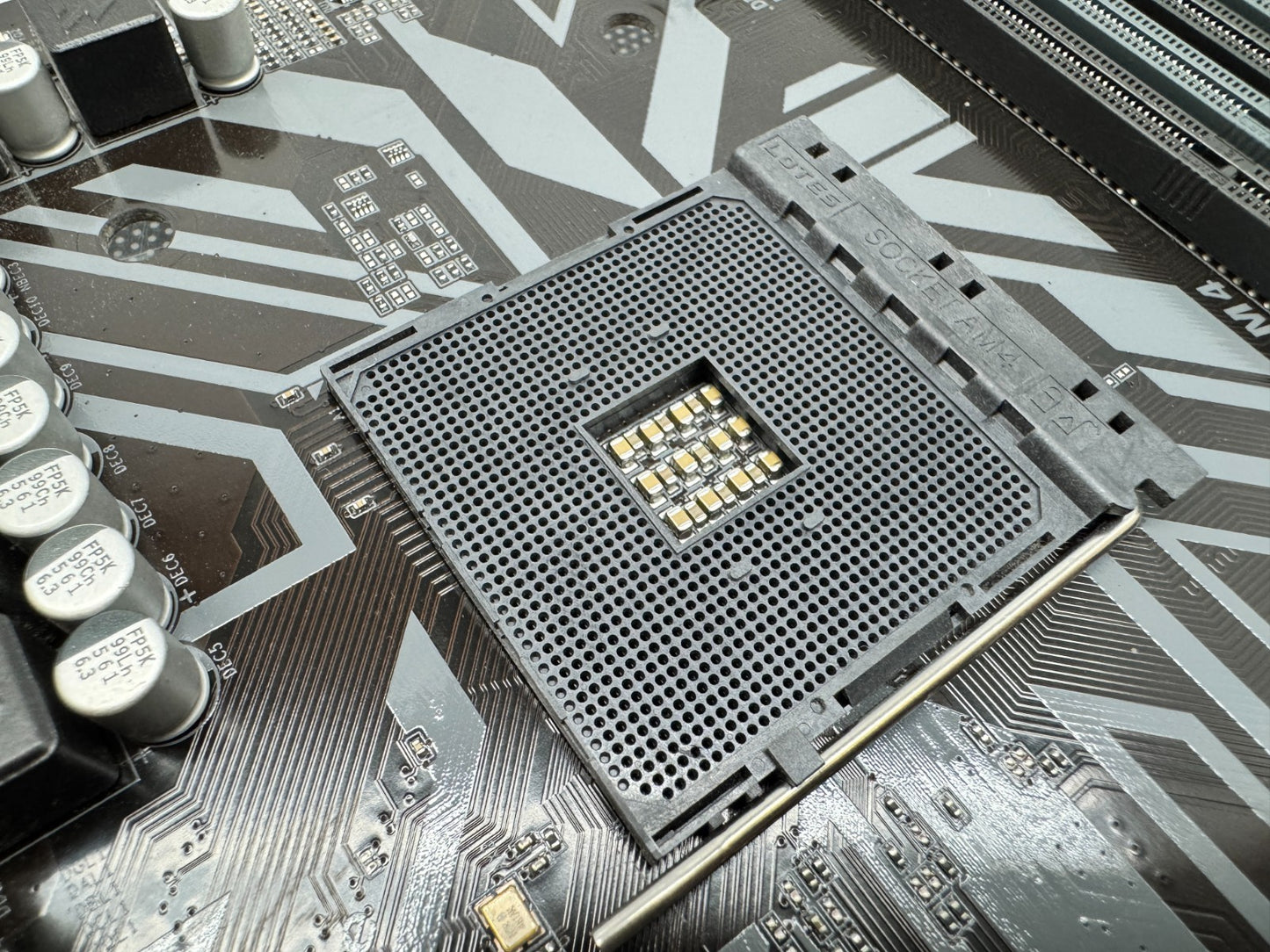 GIGABYTE B450M DS3H WiFI AMD AM4 Motherboard mATX