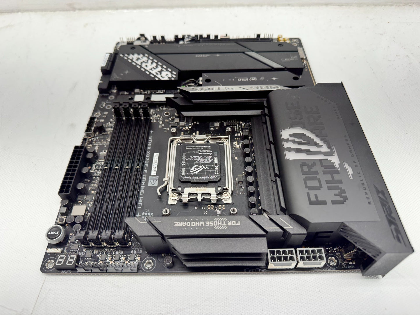 ROG Strix X870E-E GAMING WIFI Socket AM5 DDR5 PCIE 5.0 x 16 Motherboard *READ*