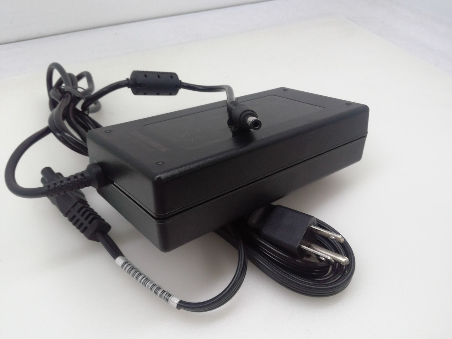 UpBright 135W AC Adapter 19.5V 6.7A Laptop Power Supply LH-LEN135W-195 5.5*2.5mm