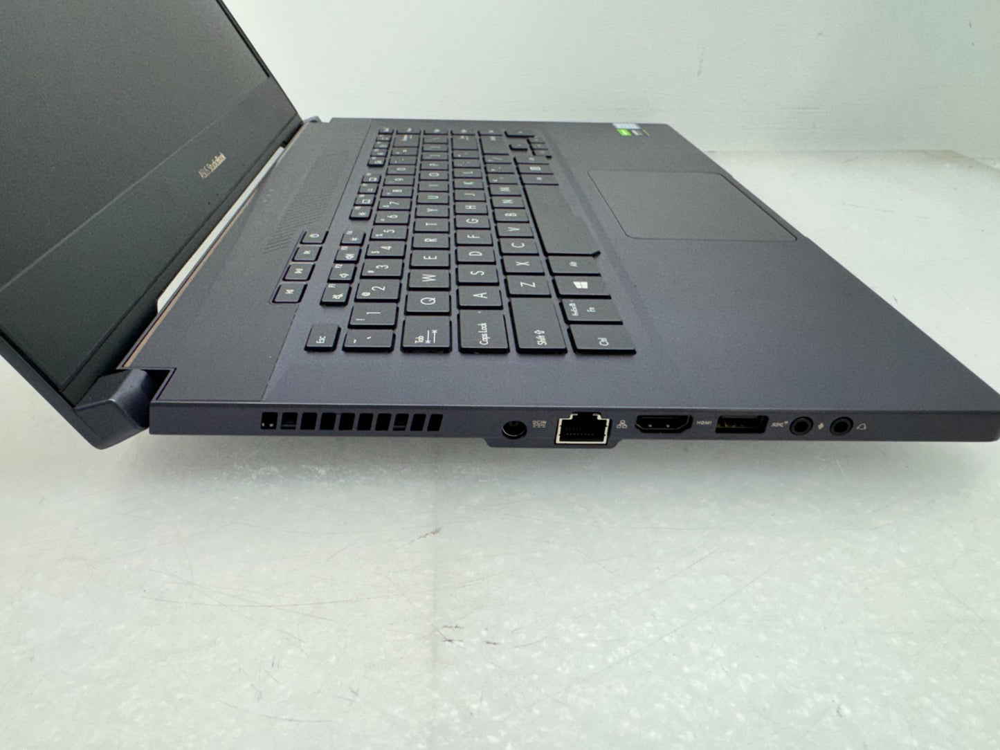 Asus NoteBook W550G Intel i7-9750UH@2.6Ghz 32GB RAM 512 SSD RTX 5000 Win 11 NoAC