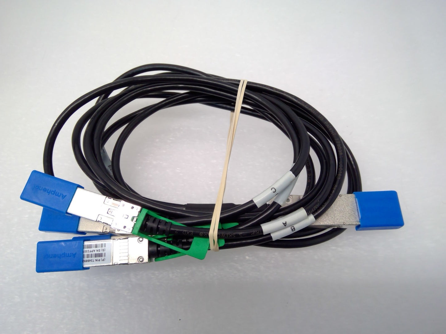 Amphenol 100G QSFP28 TO 4X25G SFP28 DAC BREAKOUT Cable 3M 7348892 NDAQGF-O101