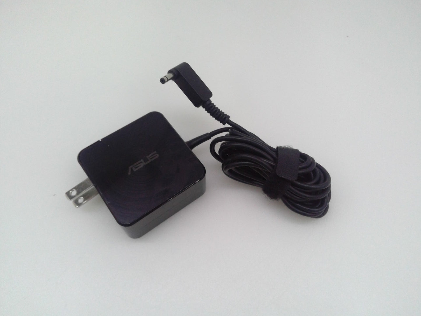Genuine OEM 45W 19V 2.37A 4.0mm For Asus Zenbook UX331U ADP-45AW A AC Adapter