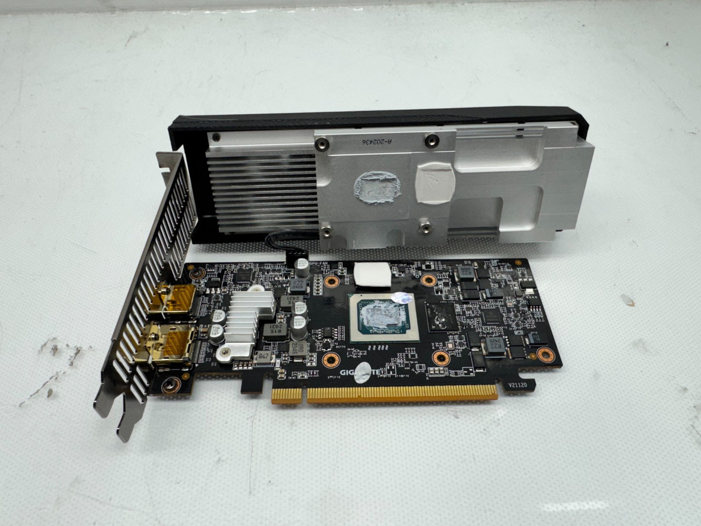 *As is* GIGABYTE Radeon RX 6400 D6 Low Profile GV-R64D6-4GL  *not working*