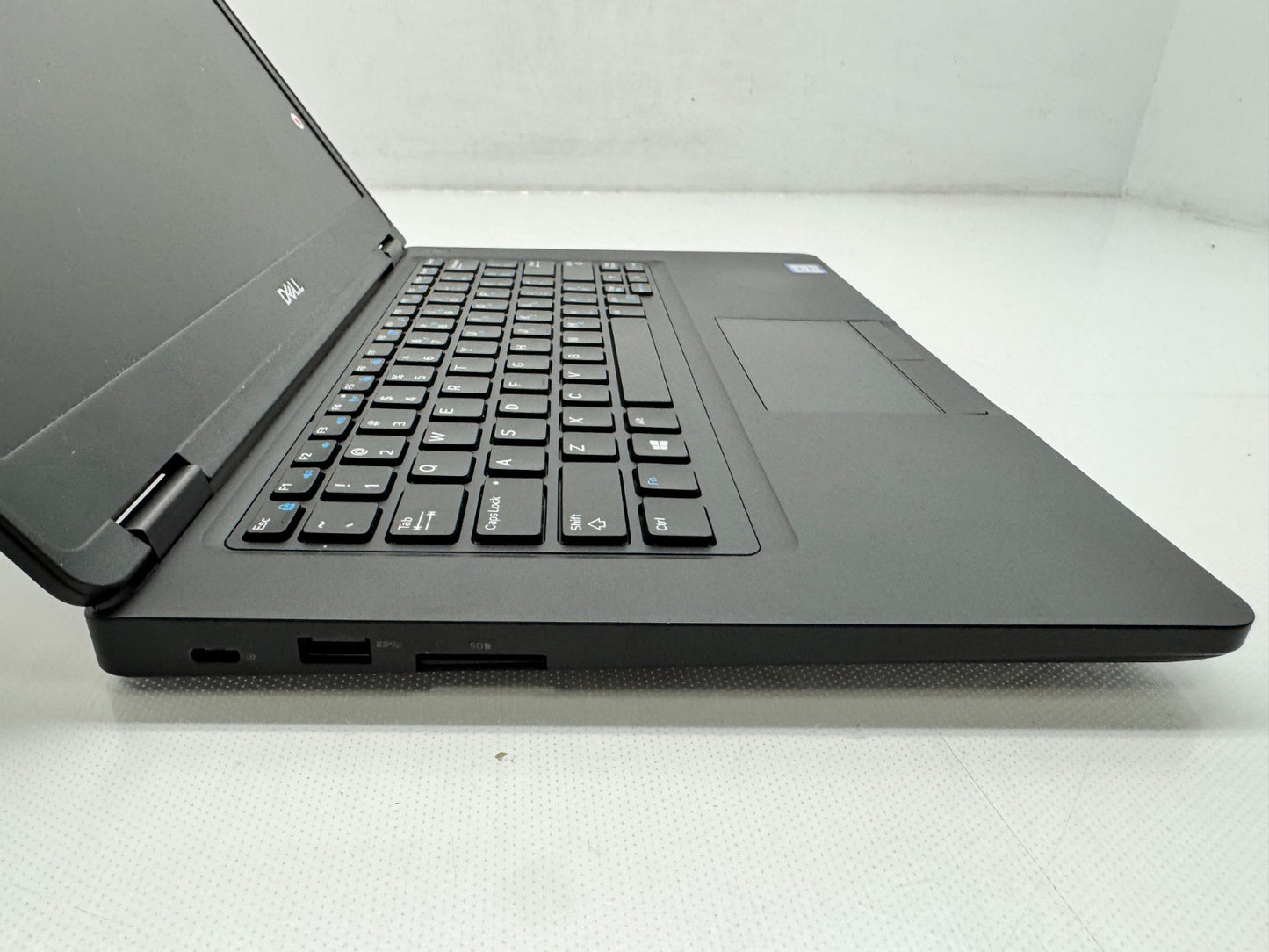 Dell Latitude 5490 14" 1366 x 768 i5-7300U@2.60GHz 16G RAM 256GB SSD Win11 *READ