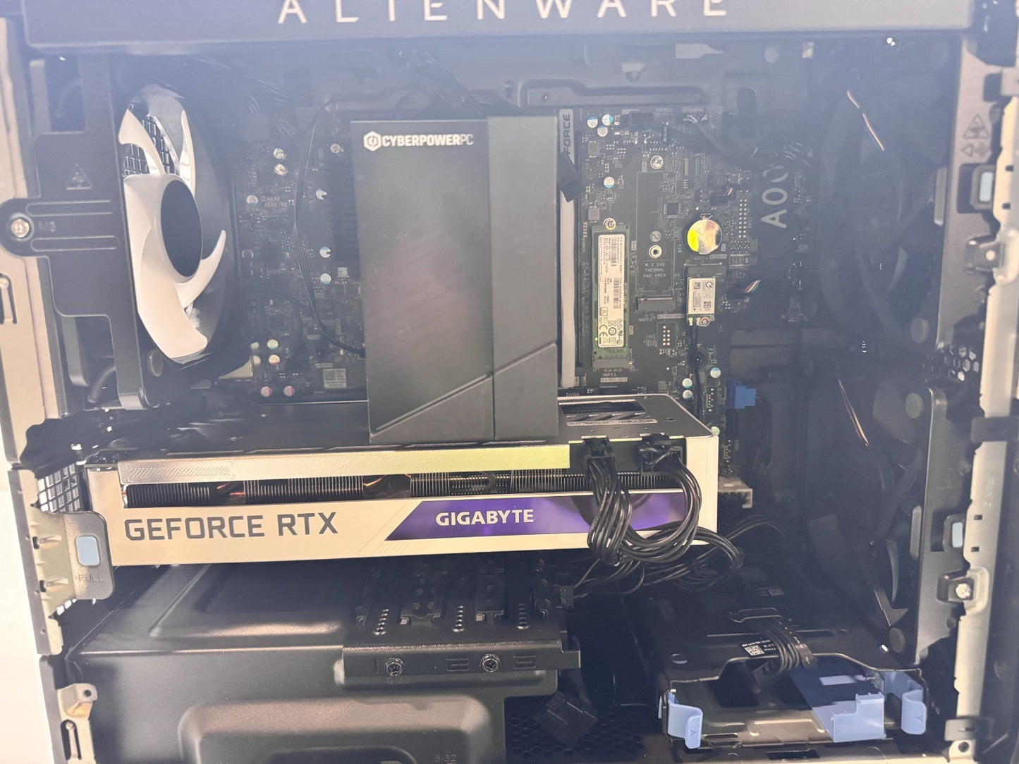Alienware Aurora R15 Intel i5-12600KF@3.7GHz 16GB 256 RTX3070 Inner WiFi *READ*