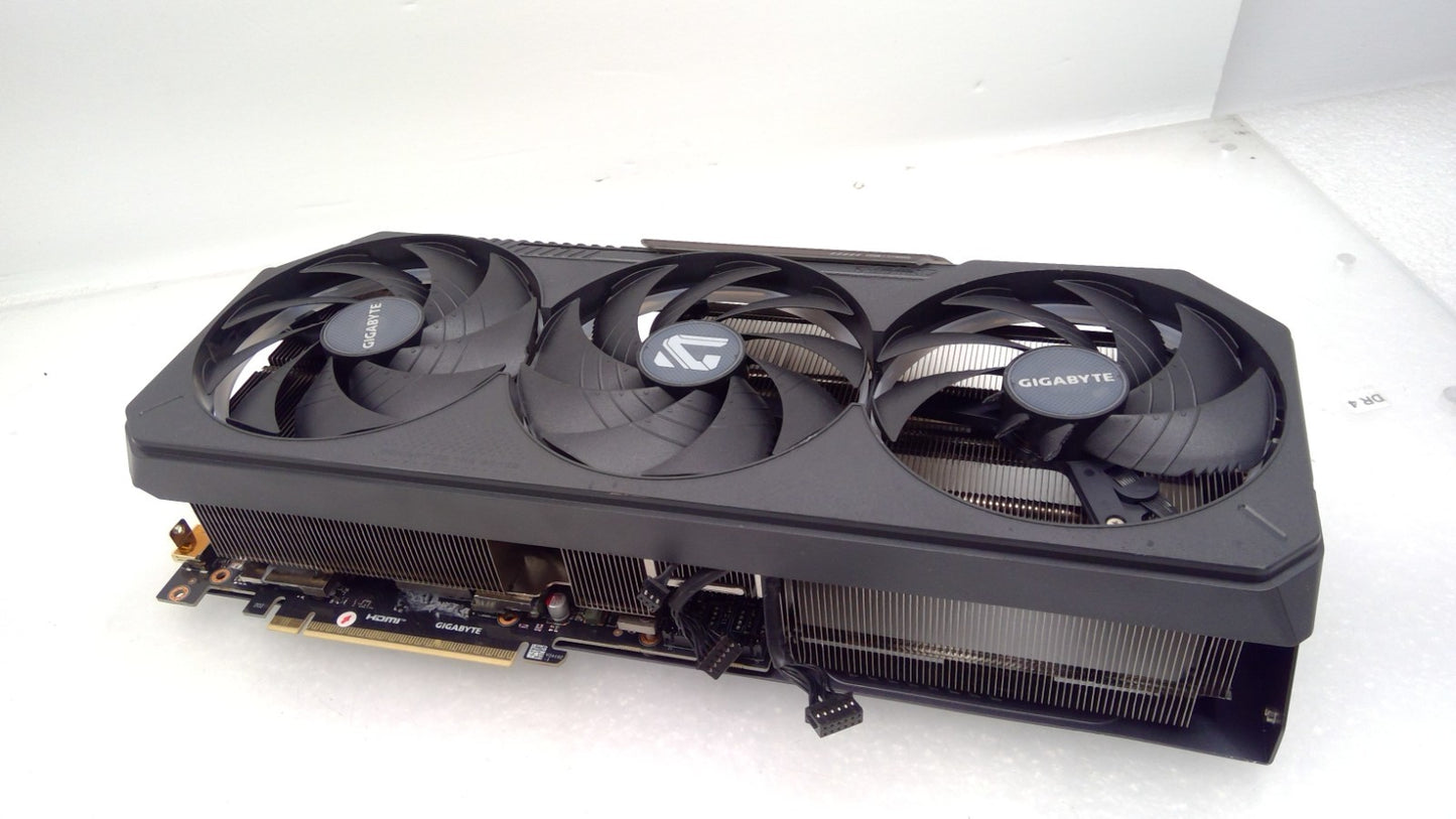 *Read*GIGABYTE GeForce RTX 5080 16GB GDDR7 Graphic Card Not Work No I/O shield