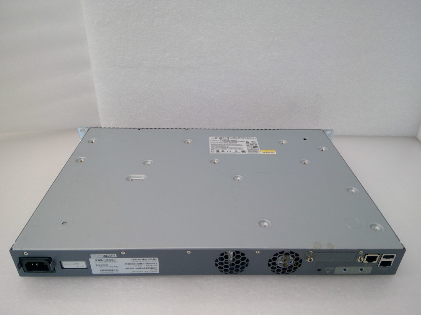 Juniper EX3300-24P Gigabit PoE+ Rack Mountable Network Switch 24-Port
