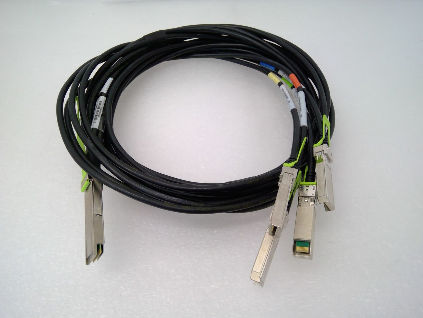 Amphenol 3M 100G QSFP28 to 4x 25G SFP28 Breakout DAC Cable NDAQGT-F306 Passive