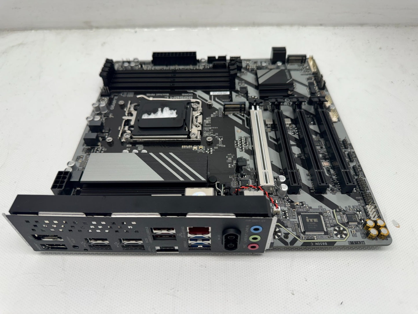 GIGABYTE B850M C AMD AM5 Motherboard mATX PCIe 5.0 x16 slot