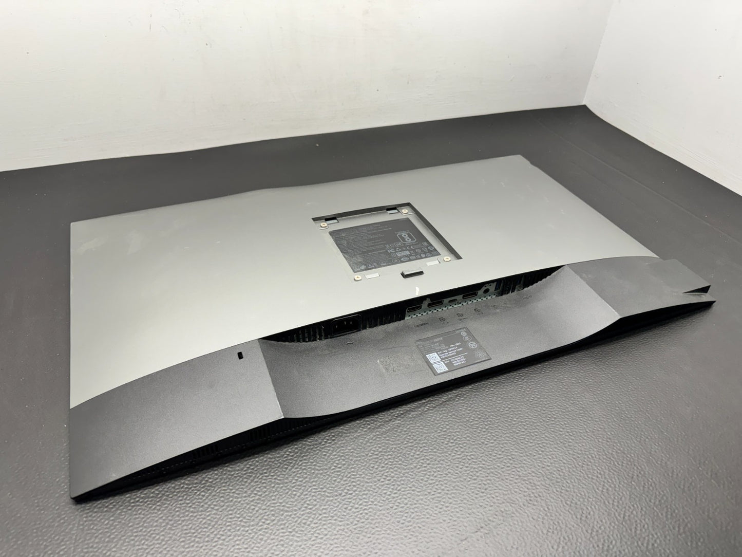 Dell U2719DC 27" 2560 x 1440 Monitor, HDMI USB-C DisplayPort ,No Stand *READ*