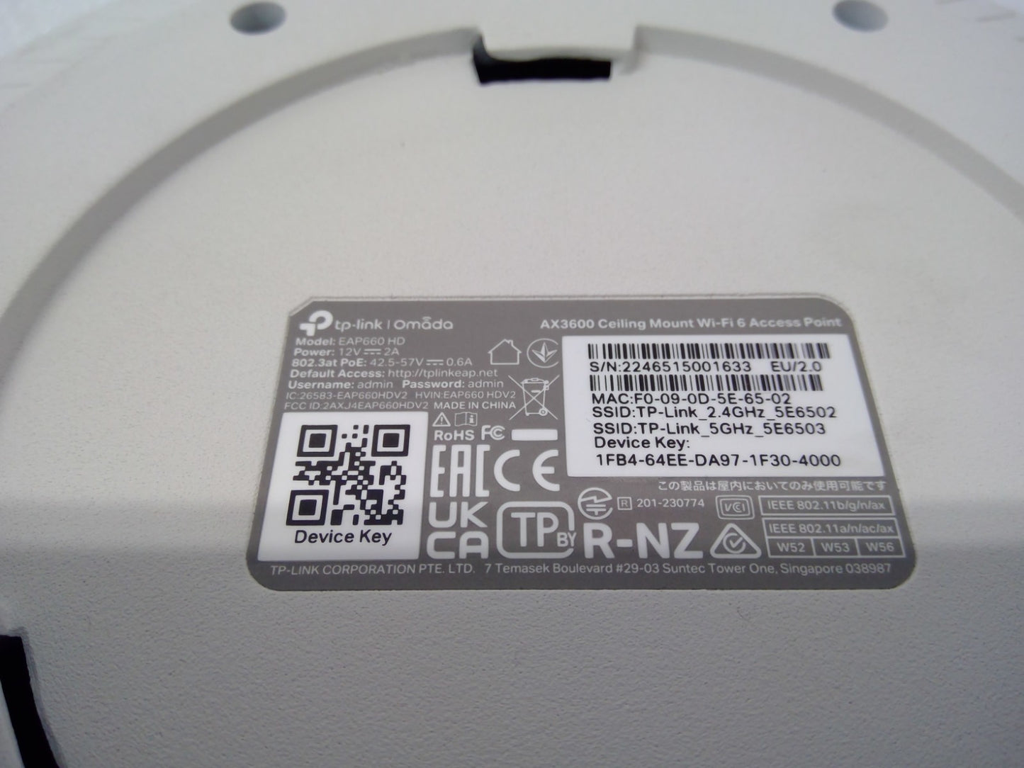 TP-LINK Omada EAP660 HD AX3600 Multi-Gigabit Ceiling Mount Wi-Fi 6 Access Point